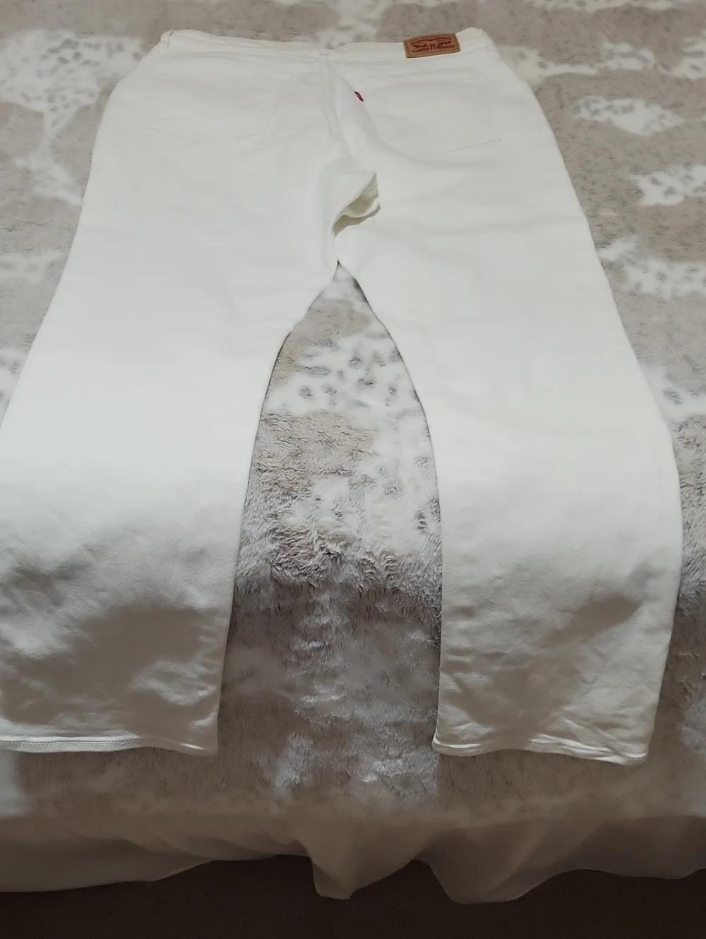 Crisp White Women Levi Straight-Leg Jeans